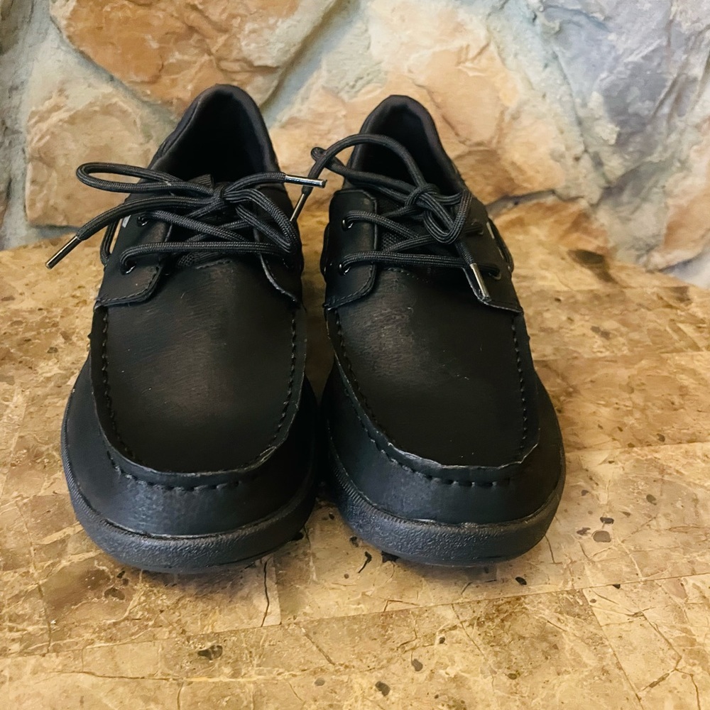 Youth size 5. Sperry plushwave boat shoes!